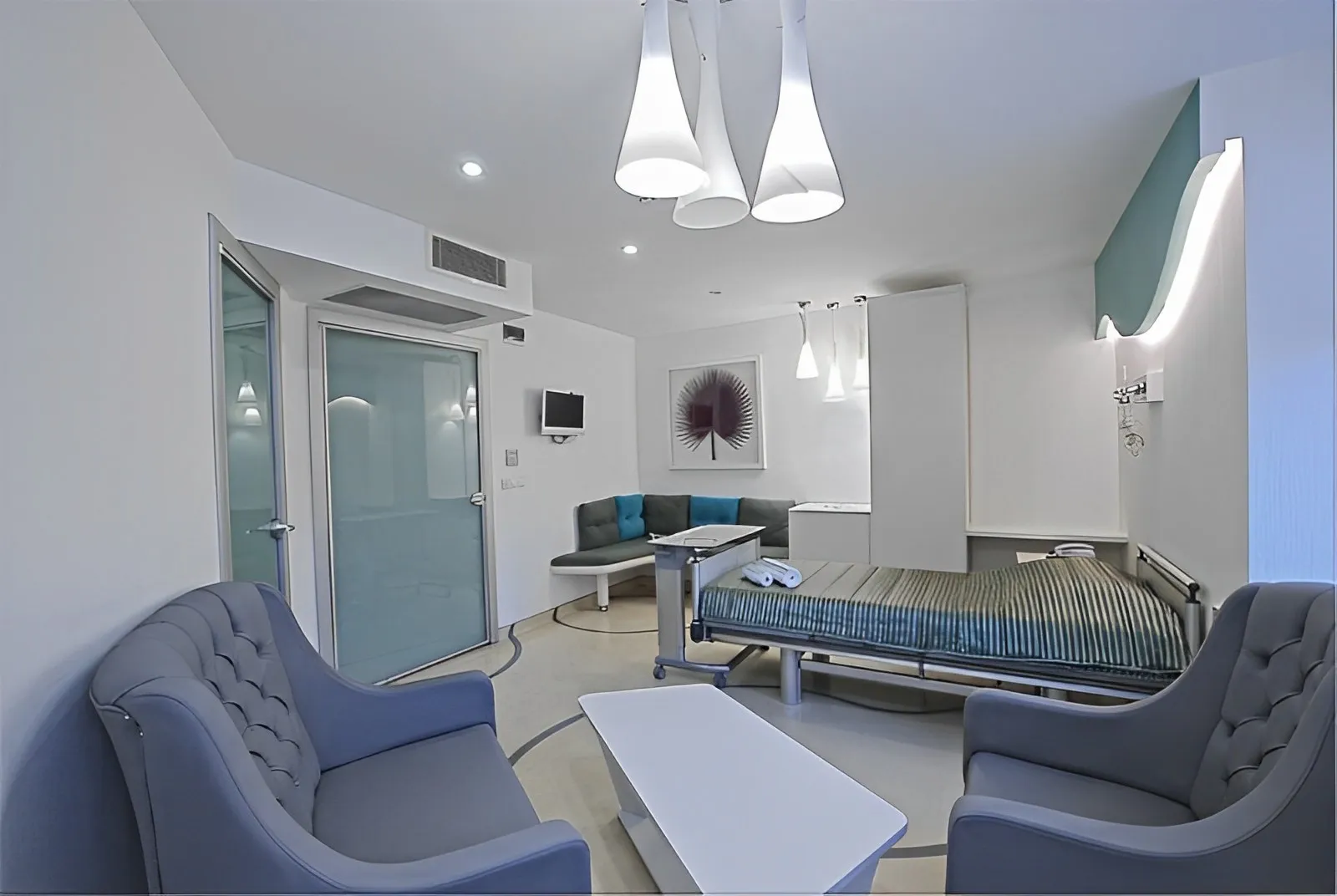 Sala de cirurgia da clínica Anatomica Brasil por dentro com equipes profissionais para o transplante capilar